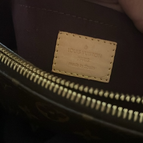 Louis Vuitton Montaigne MM PRE-owned excellent condition. Cross shoulder. Cute! - Picture 5 of 11